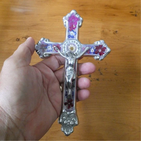 Baroque Wall Small Crucifix w/ Pressed Flowers 7.5" - Image 3