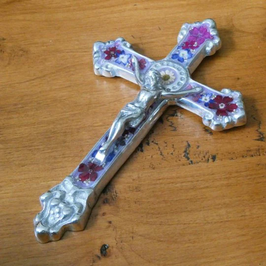 Baroque Wall Small Crucifix w/ Pressed Flowers 7.5" - Image 4