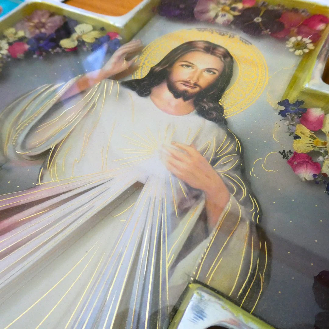 Divine Mercy Grand Wall Cross w/ Pressed Flowers 11" - Image 7