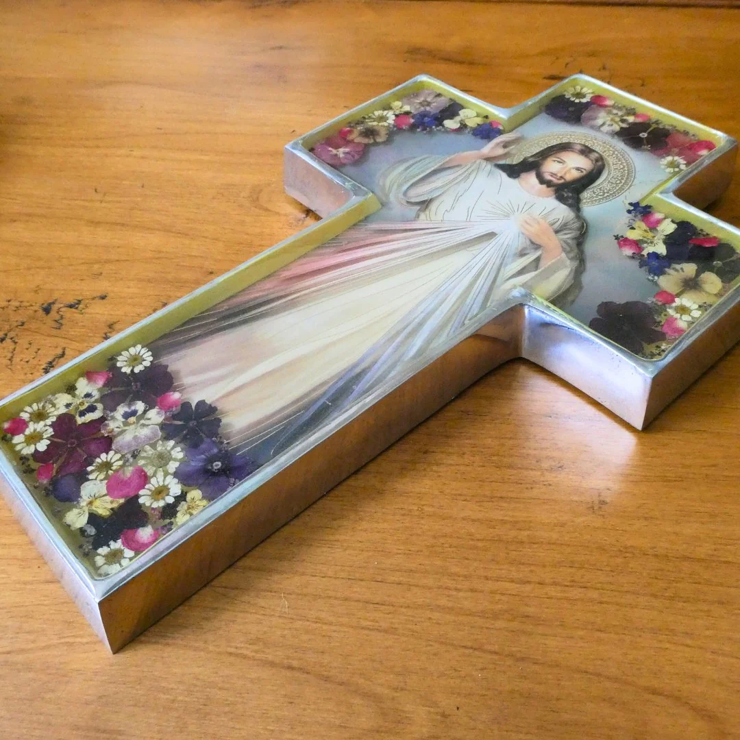 Divine Mercy Grand Wall Cross w/ Pressed Flowers 11" - Image 8