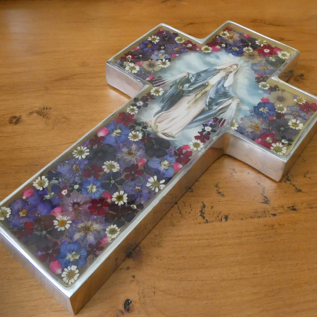 Our Lady of Grace Grand Wall Cross w/ Pressed Flowers 11" - Image 3