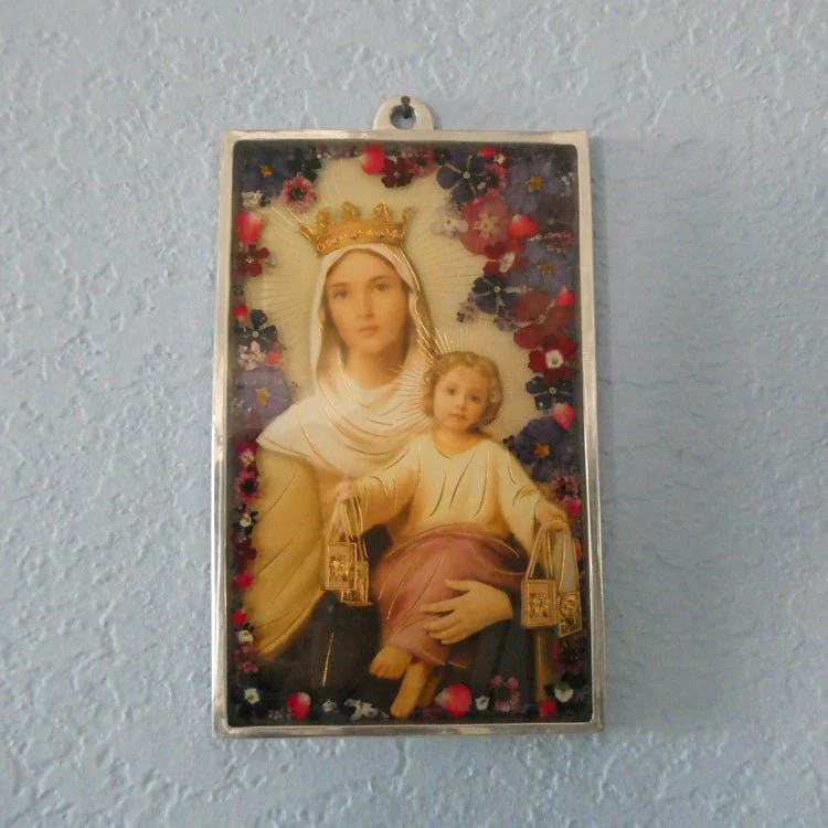 Our Lady of Mount Carmel Square-Shaped Wall Frame w/ Pressed Flowers 7.9" x 5.1" - Image 4