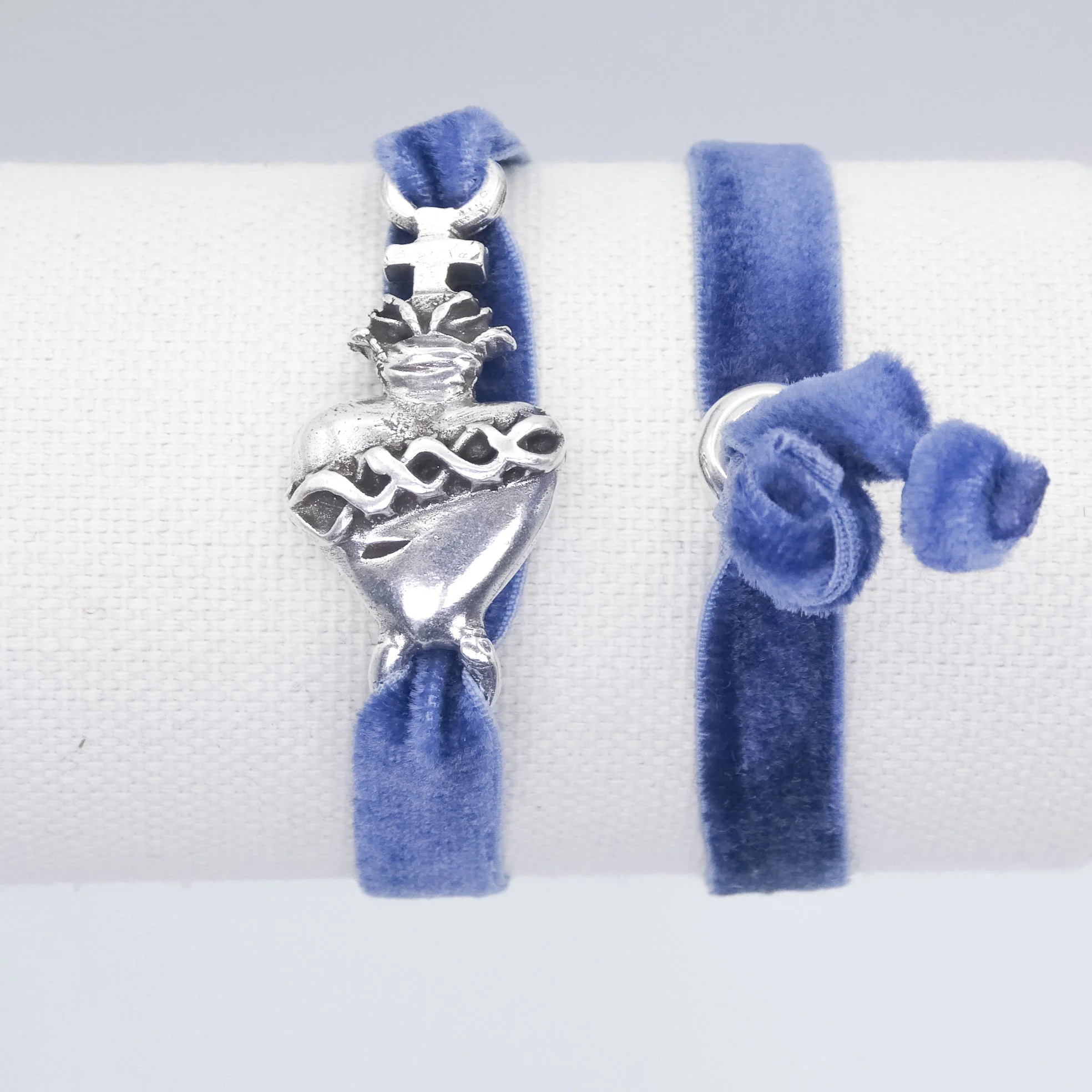 Silver-Plated Sacred Heart (Detente) Shaped Velvet Bracelet 7.5-inch - Image 6