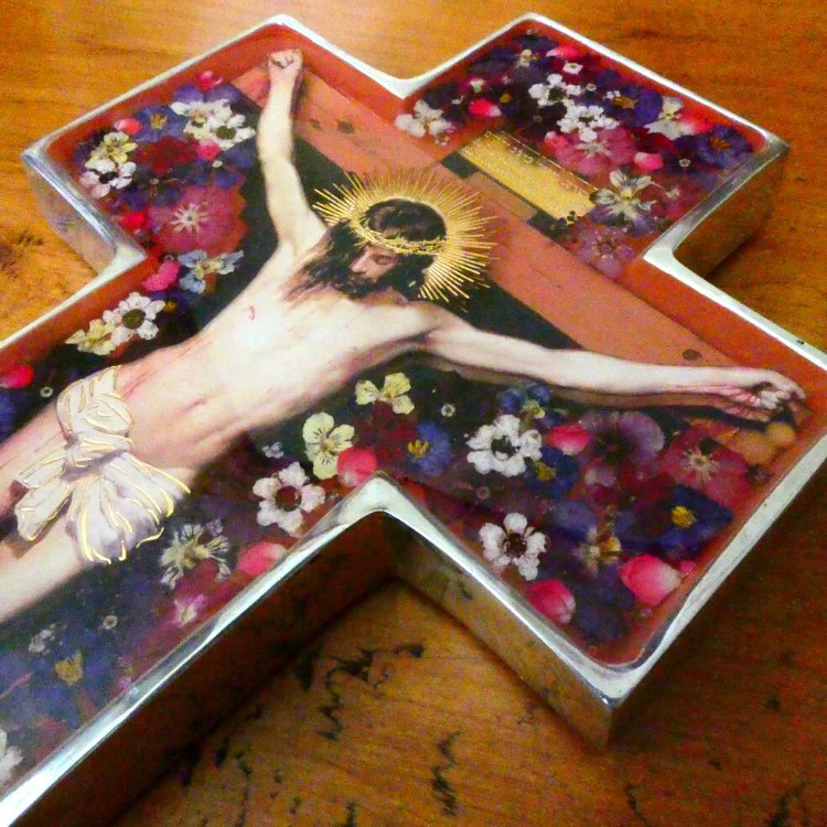 Grand Wall Crucifix w/ Pressed Flowers 11" - Image 4