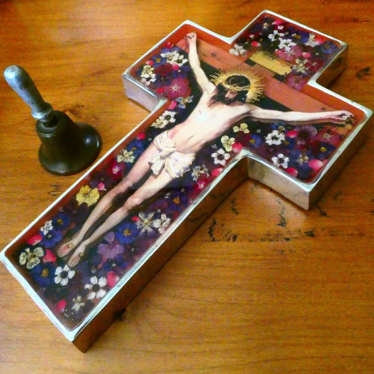 Grand Wall Crucifix w/ Pressed Flowers 11" - Image 5
