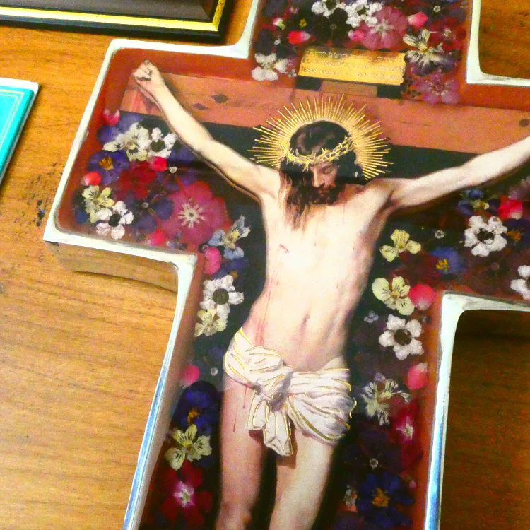 Grand Wall Crucifix w/ Pressed Flowers 11" - Image 6