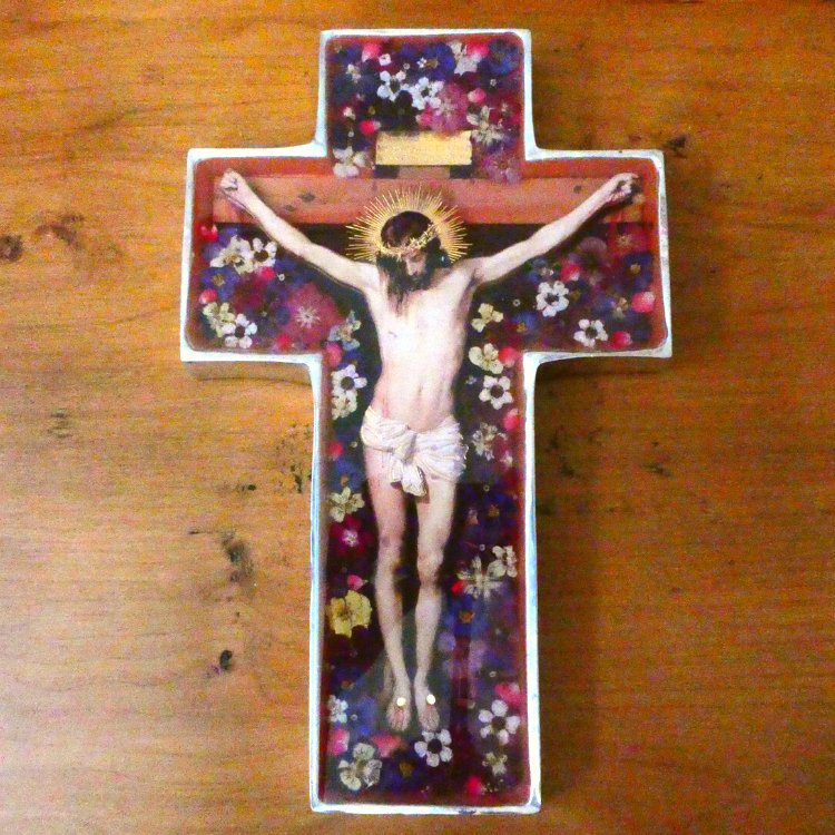 Grand Wall Crucifix w/ Pressed Flowers 11" - Image 7
